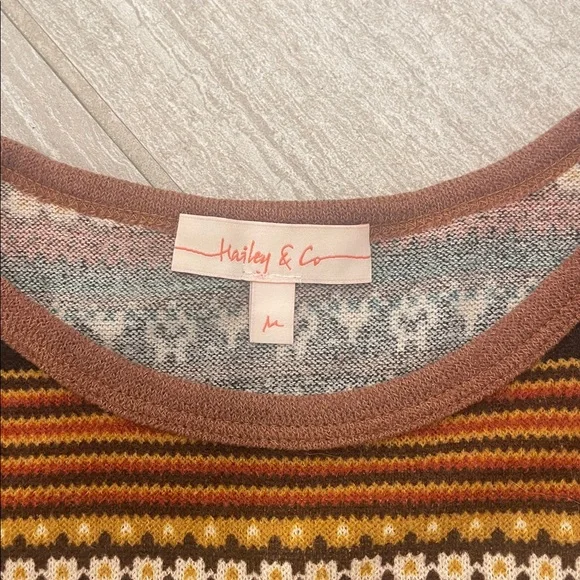 Colorful Patterned Long Sleeve Top - Picture 2 of 3